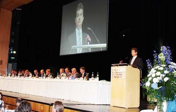 Die Omira-Gruppe schaffte 2011 einen Rekordumsatz. Die derzeitige Marktschwche msse man gemeinsam durchhalten, meinte Omira-Geschftsfhrer Dr. Wolfgang Nuber in Weingarten. Er rechnet damit, dass es sptestens im Herbst mit dem Milchpreis wieder aufwrtsgeht. 