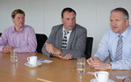 Zufrieden mit der Sitzung am 11. Juni: (v. l.) Aufsichtsratmitglied Robert Müller, Erich Härle, Vorsitzender des Aufsichtsrats sowie der Generalbevollmächtigte Ralph Wonnemann.