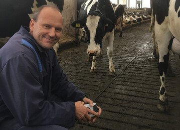 Damit es den Khen gut geht: Der Tierarzt Dr. Peter Zieger beschftigt sich intensiv mit den Haltungsbedingungen fr Khe. Sie zu verbessern, sei ihm ein wichtiges Anliegen, erklrte er im Gesprch mit BWagrar. 