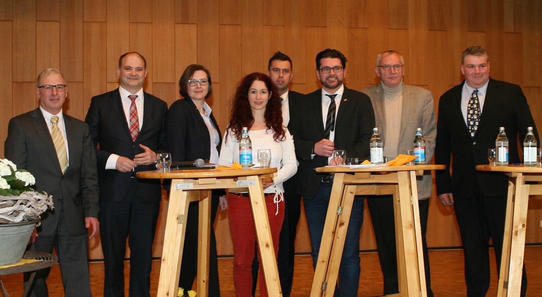 Diskussion mit Kandidaten der Wahlkreise Rottweil und Tuttlingen fr die Landtagswahl (v. l.): Wilhelm Schndienst, Kreisvorsitzender Tuttlingen, Stefan Teufel (MdL, CDU), Moderatorin Ariane Amstutz, LBV, Sonja Rajsp und Bjrn Andersohn (beide Bndnis 90/Die Grnen), Niko Reith (MdL, FDP), Dr. Gerhard Aden (FDP) und Manfred Haas, Kreisvorsitzender Rottweil.