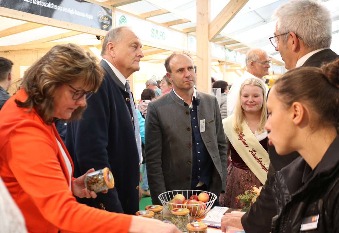 Bauernprsident Rukwied im Fachgesprch mit Albrecht Siegel, Leiter des Landwirtschaftsamtes.