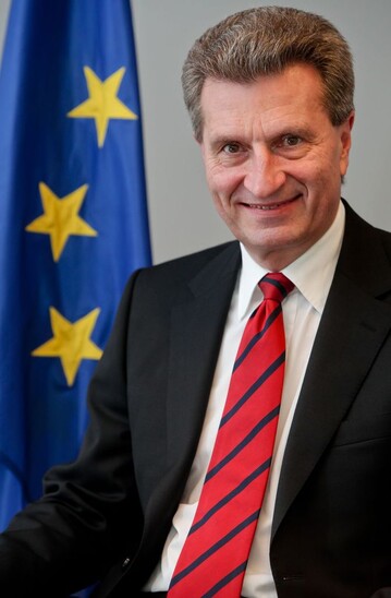 EU-Energiekommissar Günther Oettinger spricht bei der Bauernkundgebung der Oberschwabenschau