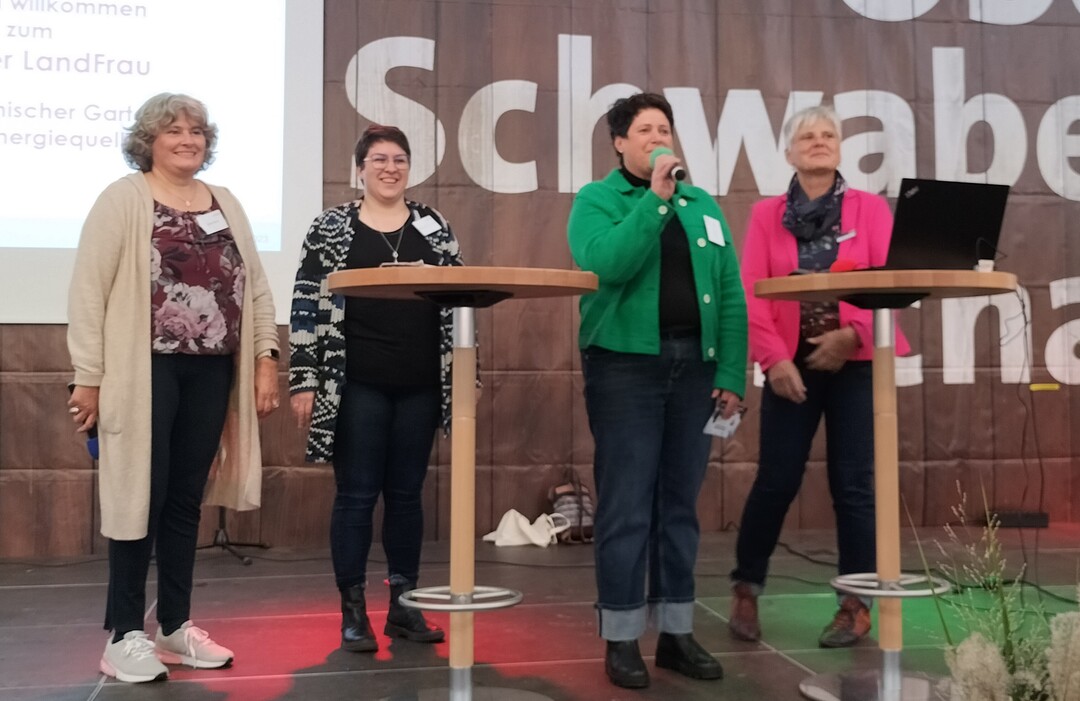 Christa Fuchs (2. v. r.) zhlte bei der Erffnung des diesjhrigen Fachprogramms zum Tag der Landfrau die vielfltigen Funktionen und Facetten heutiger Grten auf. 