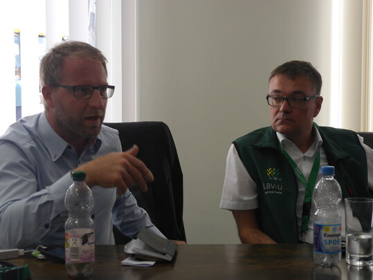 LWH-Projektleiter Rn Otterbein und LBV-Hauptgeschftsfhrer Peter Kolb (rechts) bei der Pressekonferenz am 3. Oktober 2014 auf dem Landwirtschaftlichen Hautfest (LWH).