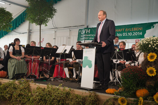 Prsident Joachim Rukwied begeistert mit seiner Rede beim Bauerntag am 2. Oktober 2014 auf dem LWH in Stuttgart