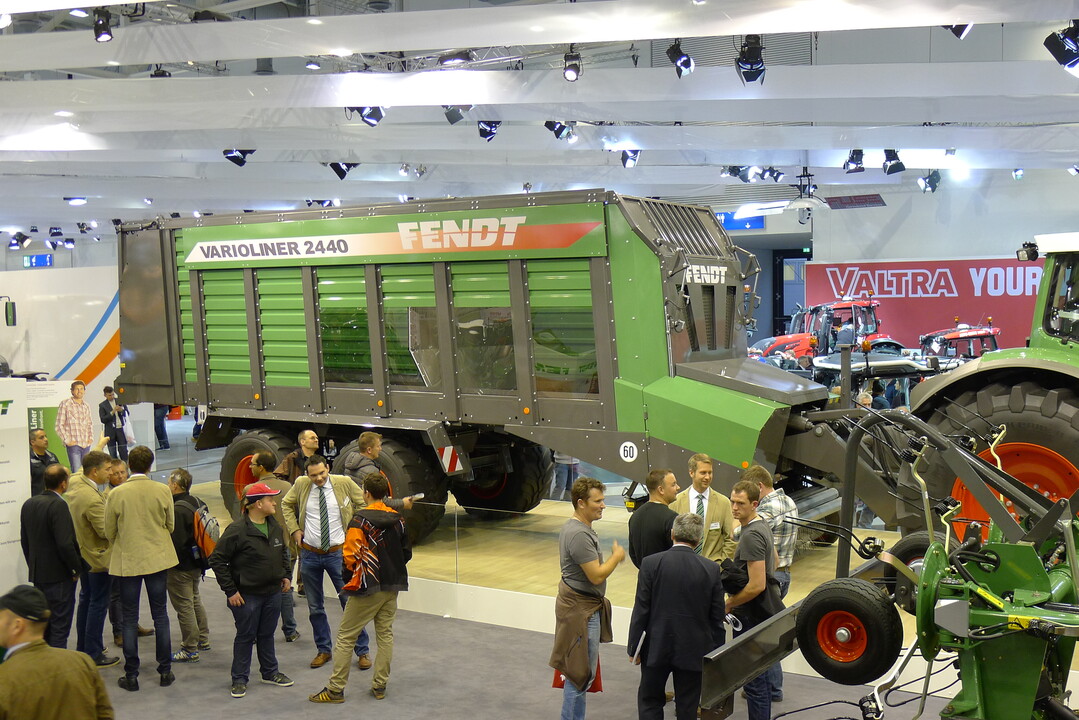 Der Fendt VarioLiner wird zur Erntesaison 2017 in Deutschland in zwei Ausführungen mit 35 und 40 m³ Ladevolumen verfügbar sein.