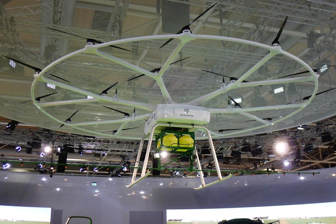 John Deere blickt in die Zukunft: Pflanzenschutz per Drohne und...
