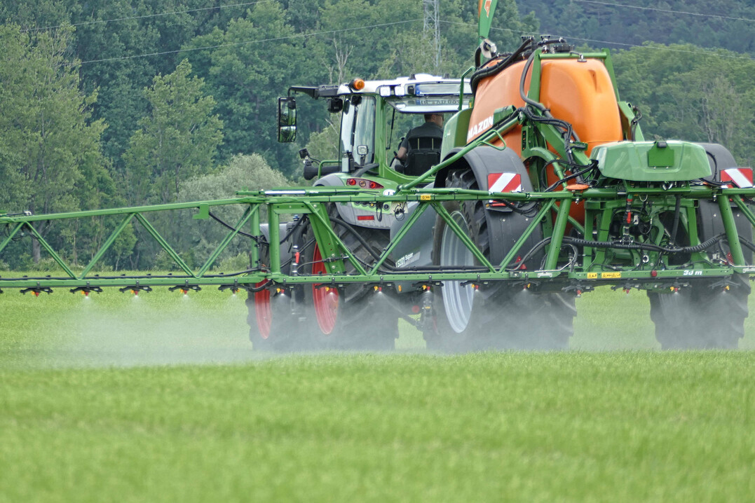 Bislang gilt die Landwirtschaft als Urheber von Glyphosat-Spuren in Gewässern. Nach neuen Erkenntnissen könnten auch Waschmittel zum Eintrag des Herbizids in die Umwelt beitragen.