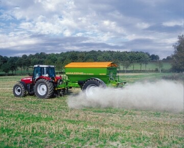 Nach der Getreideernte sollten die Böden mit Kalk versorgt werden.