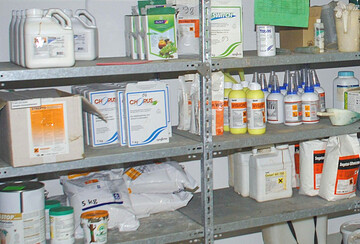 Das Lagern der Pflanzenschutzmittel im Betrieb zählt nicht zum direkten Verbrauch. Für Transporte zu diesem Zweck gelten höchstzulässige Mengen oder die „1000-Punkte-Regel.