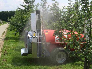Mit dem neuen EU-Pflanzenschutzpaket werden Vorschriften, die in Deutschland längst Gültigkeit haben, auf EU-Ebene vorgeschrieben. Dazu zählt beispielsweise die Sprühgeräte-Kontrolle. Doch es drohen auch negative Auswirkungen wie Einschränkungen für die Produktion von Generika.