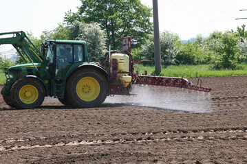 Die Zulassungen der Pflanzenschutzmittelwerden bis zur endgltigen Entscheidung ber eine erneute Zulassung erteilt.