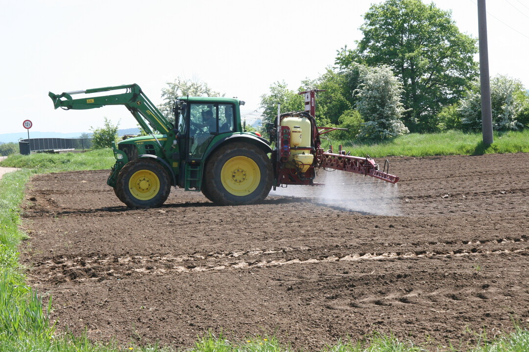 Hat Ihre Spritze noch TÜV? Jetzt ist die richtige Zeit, um sich rechtzeitig vor Saisonbeginn noch eine Prüfplakette zu holen.