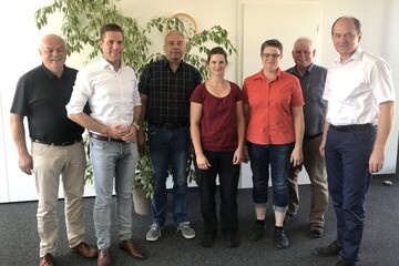 Teilnehmer am Informationsgesprch ber Ferkelkastration (v.l.n.r.): Hans Rieger, Manuel Hagel MdL, Dr. Stefan Birk, Dr. Monika Bantle, Daniela Braun, Alfred Seitz, Hans-Benno Wichert. Foto: German Genetic/SZV
