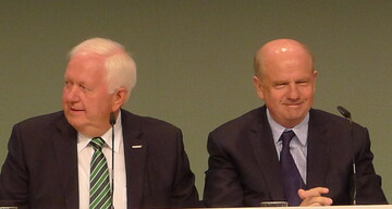 Gute Verkaufszahlen und viele Produktneuheiten - AGCO-Chef Martin Richenhagen (r.) und Peter-Josef Paffen, AGCO Fendt Geschftsfhrer sehen das Unternehmen auf einem guten Weg.