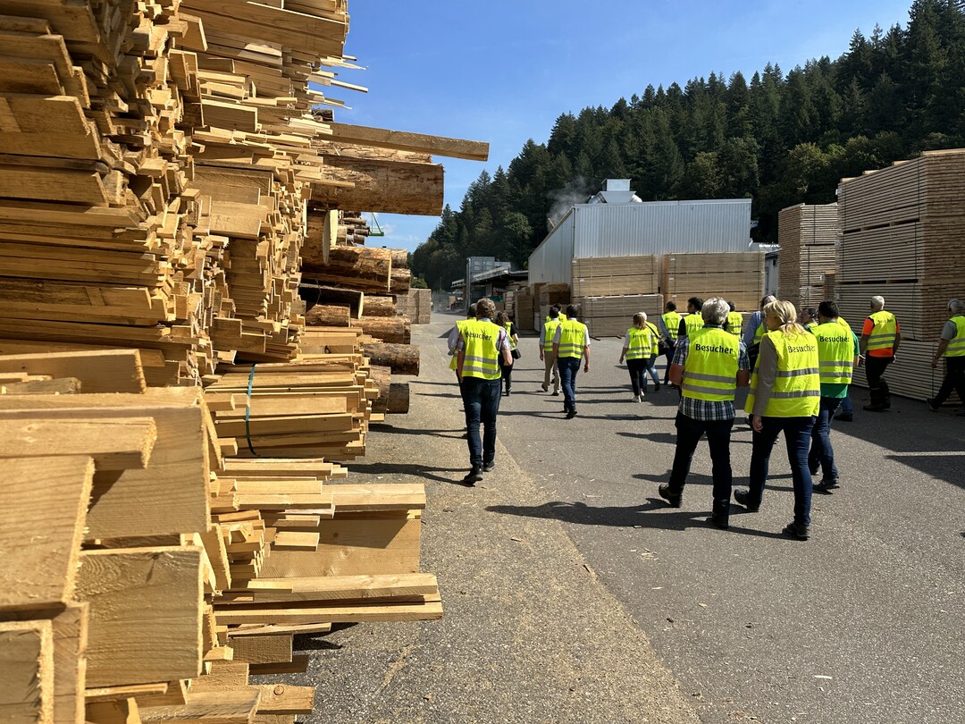 Besuch beim Sgewerk Streit, wo das Nadelholz aus den umliegenden Wldern zu jhrlich rund 200.000 m Schnittholz verarbeitet wird.