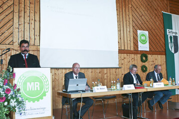 Zufriedene Mienen bei den Verantwortlichen im Landesverband der Maschinenringe (v. l.) Vorsitzender Rolf Zobel, Geschftsfhrer Hansjrg Weber sowie die Vorstandsmitglieder Friedrich Frhlin und Waldemar Westermayer angesichts der guten Entwicklung .