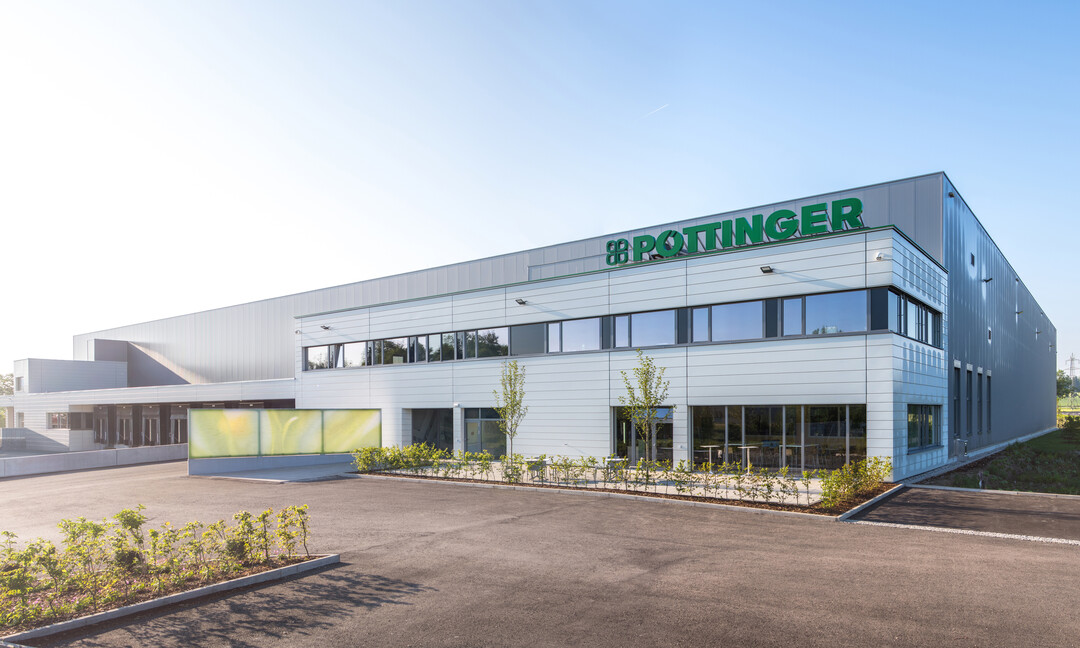 Für das neue Ersatzteil-Logistikcenter im oberösterreichischen Taufkirchen hat Pöttinger 14 Millionen Euro investiert.