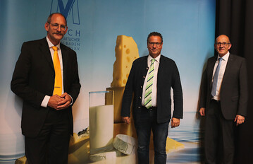  Fr die gute Arbeit im Coronajahr 2020 bedankte sich Agrarminister Peter Hauk bei Geschftsfhrer Dr. Markus Albrecht (links) und beim Vorsitzenden Manfred Olbrich (rechts).

