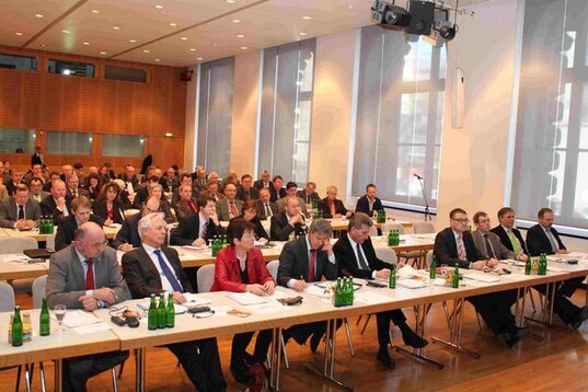 Mehr als 100 LBV-Vertreter und Gste nahmen am Diskussionsforum des Landesbauernverbandes (LBV) mit den beiden EU-Kommissaren teil.