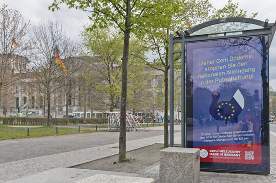 Mit prgnanten Anzeigen im politischen Berlin macht der ZDG deshalb auf die Situation der deutschen Putenhalter aufmerksam.