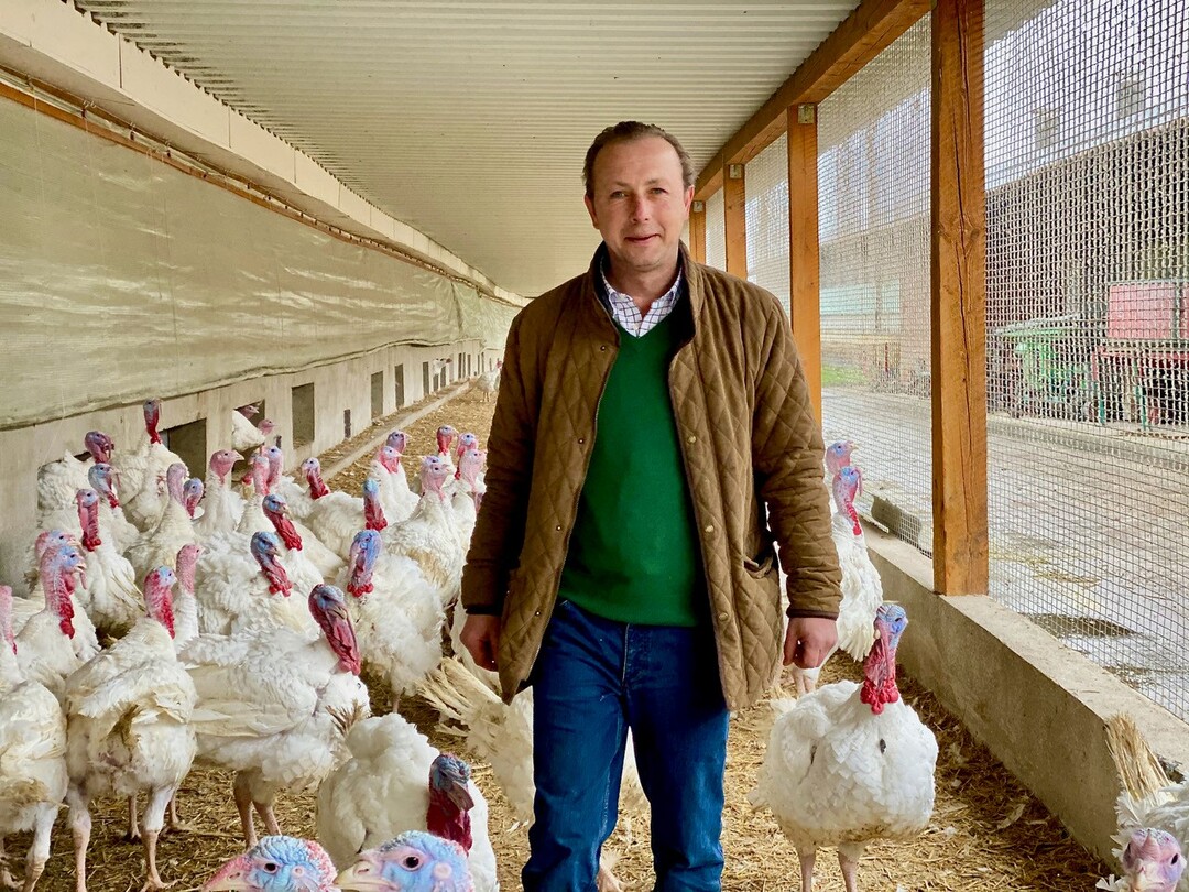   Giso Eben von Racknitz hat das Familiengut Laibach - eine Gutsverwaltung mit Putenmast und Ackerbau und ein Biohof mit Gemsebau- 2004 von seinem Vater bernommen.