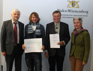 MLR-Amtschef Wolfgang Reimer, Preistrger Albert und Peter Werner sowieLandestierschutzbeauftragte Dr. Cornelie Jger