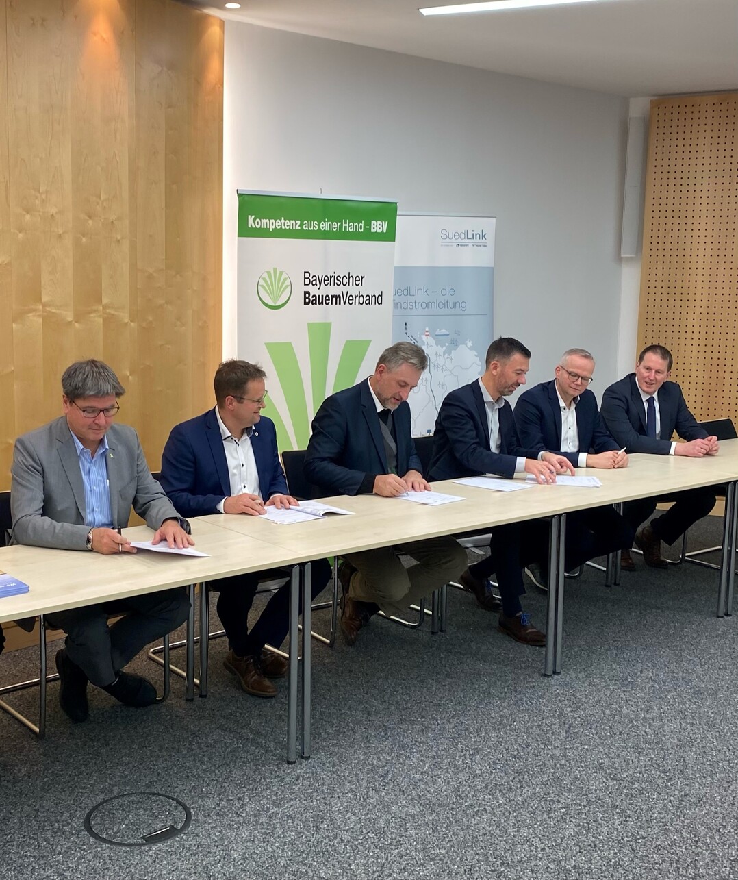 Termin mit den Vertretern von TenneT und TransnetBW in Mnchen bei der LBV-Vizeprsident Jrgen Mauerer (2. v. l.) teilgenommen hat.