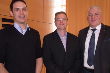 ber wachsende Verbraucheransprche und das Dilemma, in dem Schweinehalter stecken, diskutierten in Wolpertshausen (v.l.n.r): Martin Stodal, Ferkelerzeuger aus Creglingen-Freudenbach, Thomas Martin von MSD Tiergesundheit und Prof. Dr. med.vet Gerald Reiner von der Universitt Giessen.