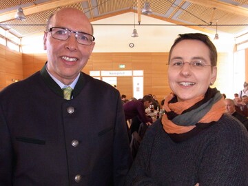 Hans-Gnter Munz von der Schlossberg Agrarservice, einer der zugelassenen QS-Bndler im Land, erluterte den aktuellen Stand bei der Initiative Tierwohl. Dr. Annekatrin Grimminger appellierte an die Schweinehalter, ihre Daten fr das Antibitotikamonitoring rechzeitig bei den Kreisveterinrmtern einzureichen.