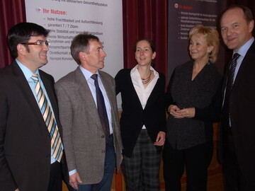 Mit Qualitt punkten wollen die organisierten Schweinehalter im Land (v.l.n.r.): Albrecht Weber, SZV-Zuchtleiter, Hans Gtz, LBV-Vizeprsident, Anke Birkhold, SZV-Impuls Beratung, Dr. Beate Schumann, Leiterin der Besamungsstation in Herbertingen und Hans-Benno Wichert, Prsident von German Genetic/Schweinezuchtverband (SZV) und Zuchtschweine Erzeugergemeinschaft (ZEG) auf der Fachtagung vorvergangenen Donnerstag in Ehingen. 