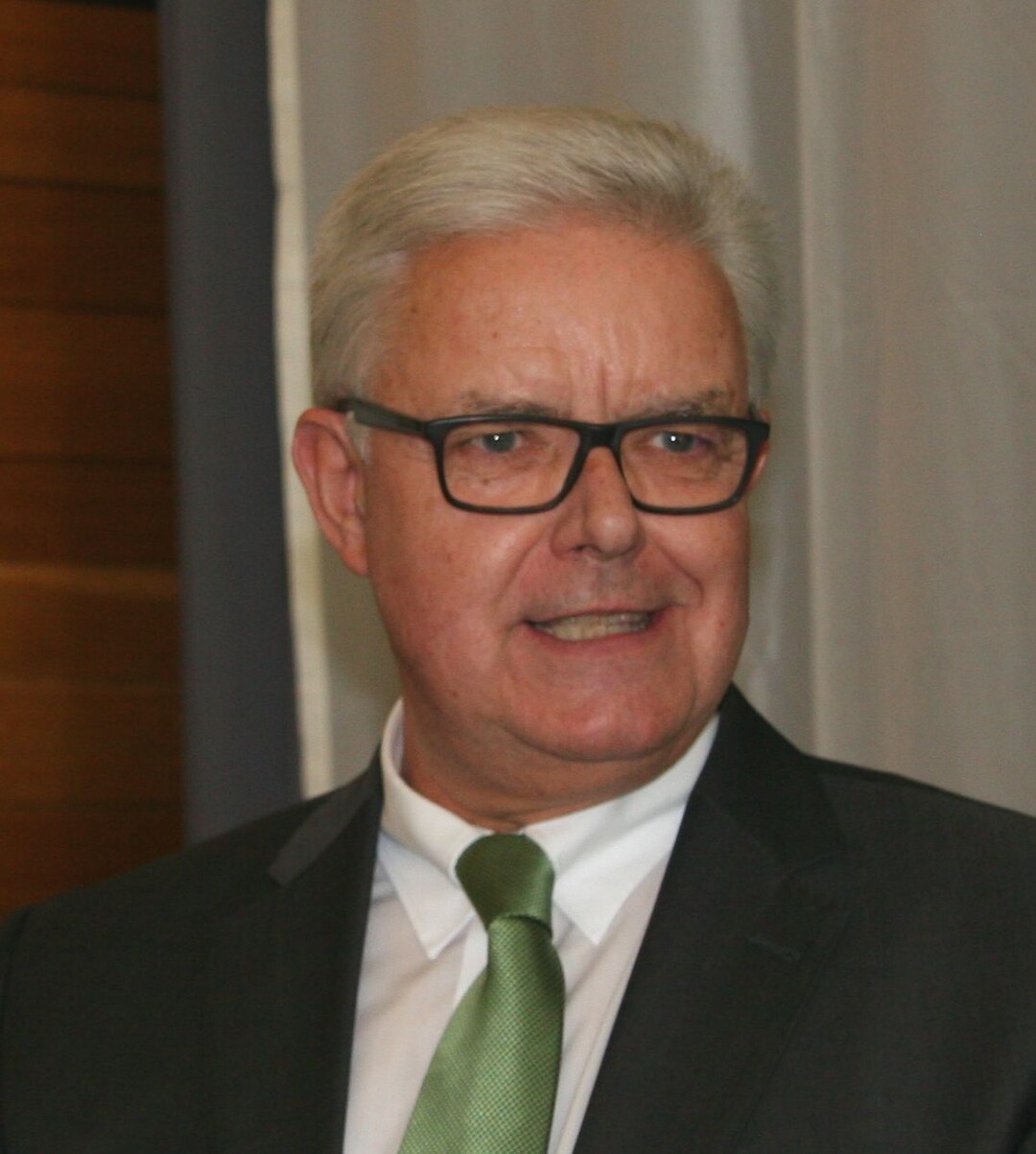 Friedrich-Otto Ripke, ZDG: Wir mssen auch in der Geflgelhaltung unserem Gewissen folgen und wie Dr. Damme nach dem Motto handeln, das in plattdeutsch an vielen norddeutschen Husern steht: Stehe fest, schaue weit und rhre dich.
