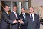 Stoßen auf eine gemeinsame Zukunft an: die künftige Führungsmannschaft der Weingärtner Stromberg-Zabergäu v. l. Thilo Heuft,
Albrecht Hauber, Wolfgang Händel und Rainer Lang