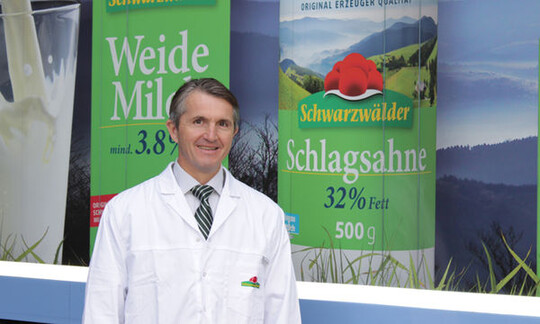 Geschftsfhrer Karl Laible sieht die Schwarzwaldmilch mit ihren Marken, hier im Bild vor einem Lastwagen, gut aufgestellt und blickt zuversichtlich nach vorn. 
