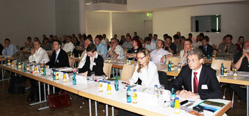 Ums Bauen und um die rechtlichen Rahmenbedingungen fr die Tierhaltung ging es auf diesjhrigen KTBL-Vortragstagung am 23. Mai im Ulmer Stadthaus. Einmal mehr diskutierten Experten aus ganz Deutschland die Frage, wie gro Stlle gebaut werden drfen - im Spannungsfeld zwischen konomie und kologie.