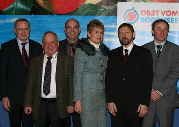 Erffnung der Fruchtwelt und Agrarwelt in Friedrichshafen mit Vertretern aus Politik, Forschung und Berufsstand (v. l.): Landtagsabgeordneter Ulrich Mller, Obstregionsvorsitzender Helmut Jger, LVEO-Prsident Franz Josef Mller, Staatssekretrin Friedlinde Gurr-Hirsch, Gastredner Professor. Georg Backhaus und KOB-Geschftsfhrer Dr. Manfred Bchele.