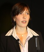 Klare Vorstellungen: Anja Kellermann setzt auf die spezialisierte Ferkelerzeugung. Da sind Leistungssteigerung und eine tiergerechte Haltung ein Muss. „Die Abferkelbucht der Zukunft haben wir bereits. Sie ist zwei Meter auf 2,60 Meter und hat eine 0,75 m2 große Heizplatte.“