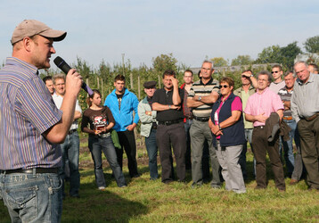 ber neue Anstze in der Bekmpfung von Lagerkrankheiten informierte Dr. Christian Scheer beim Pflanzenschutzrundgang in Bavendorf. 