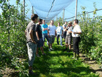 Treffen mit den Schweizer Berufskollegen zum Austausch über Verbesserungen beim Betriebsmanagement im Obstbau.