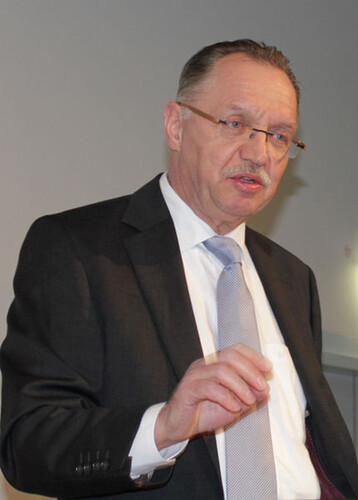 Schulterschluss: ko und konventionell sind kein Gegensatz. Wir brauchen uns gegenseitig, so DBV-Prsident Gerd Sonnleitner auf der BioFach in Nrnberg. Von der Messe zeigte er sich begeistert: Das Steak in der Mittagspause war hervorragend. Ich geniee Bio. 