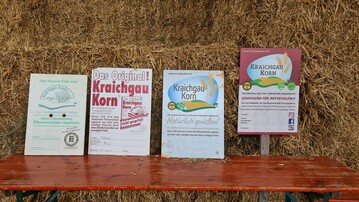 Alle Flchen, auf denen Getreide fr KraichgauKorn wchst, sind beschildert. Auf den neuesten Schildern wird das Thema Artenvielfalt nach vorne gestellt.