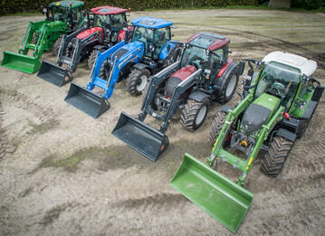Fnf Traktoren der 150-PS-Klasse, alle mit Frontlader ausgerstet, wurden nach praxisrelevanten Kriterien untersucht. Das Team der Landwirtschaftskammer Niedersachsen wurde dabei von weiteren Fachleuten und Firmenvertretern begleitet. 