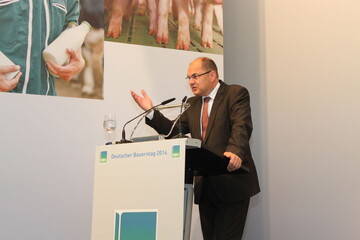 Bundesminister Schmidt auf dem Bauertag 2014 in Bad Drkheim