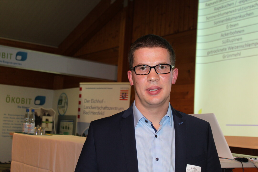 Eine optimale Futterstruktur dient der Beschftigung der Hennen.     Ruben Schreiter, Lehr-, Versuchs- und Fachzentrum fr Geflgel- und Kleintierhaltung Kitzingen