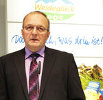 Vorstandsvorsitzender der Milchwerke Schwaben, Karl Baisch, blickte auf ein sehr erfolgreiches Jahr 2011 zurück: „Noch nie wurde so viel Milch gemolken und angeliefert wie 2011. Und das bei einem guten Milchauszahlungspreis.“