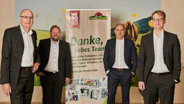 Die Schwarzwaldmilch feiert in diesem Jahr ihr 90-jhriges Jubilum. Das Bild zeigt die Fhrungsmannschaft mit v.l. Heinz Kaiser (Geschftsleiter Landwirtschaft, Produktion & Logistik), Markus Kaiser (Aufsichtsratsvorsitzender), Andreas Schneider (Geschftsfhrer), Bjrn Beckmann (Geschftsleiter Finanzen & Verwaltung).