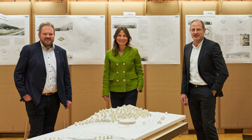 Freuen sich auf die Ksereimanufaktur: v.l: Markus Kaiser (Aufsichtsratsvorsitzender Schwarzwaldmilch), Meike Folkerts (Brgermeisterin Titisee-Neustadt) und Andreas Schneider (Geschftsfhrer Schwarzwaldmilch).