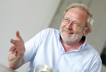 "Vion erwartet, dass auch der deutsche Lebensmitteleinzelhandel verstrkt Fleischartikel aus heimischer Produktion vertreibt. Das wre in dieser schwierigen Zeit solidarisch", sagt Dr. Heinz Schweer, Direktor von Vion Deutschland, im Interview mit BWagrar. 