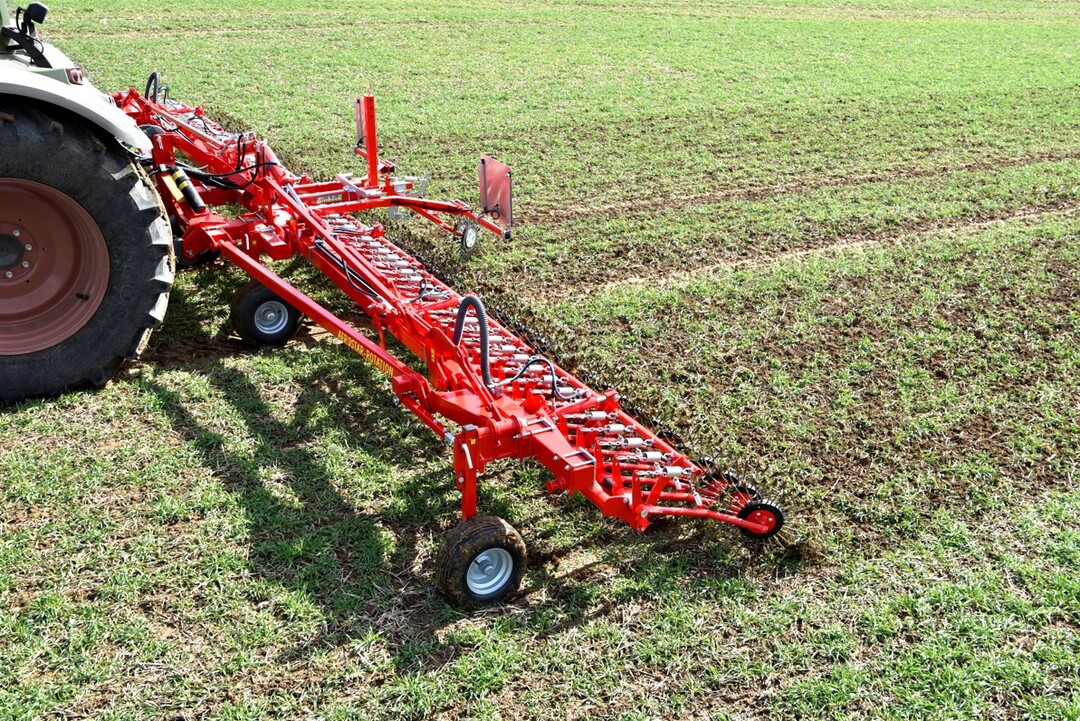 Die Rollhacke von Einbck gibt es von 1,5 bis 18 Meter Arbeitsbreite.