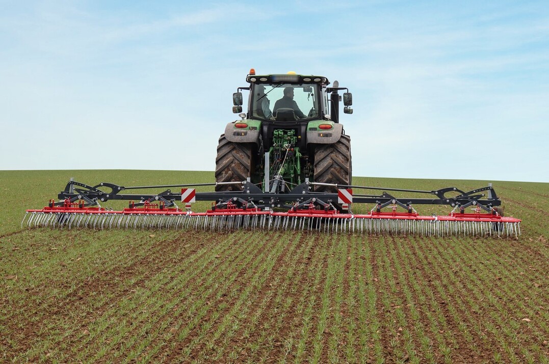 Saphir hat das Modell WeedStar im Rahmen des Saphir-Cleanfield Programms eingefhrt.